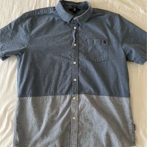 Volcom Short sleeve button down shirt. Size large